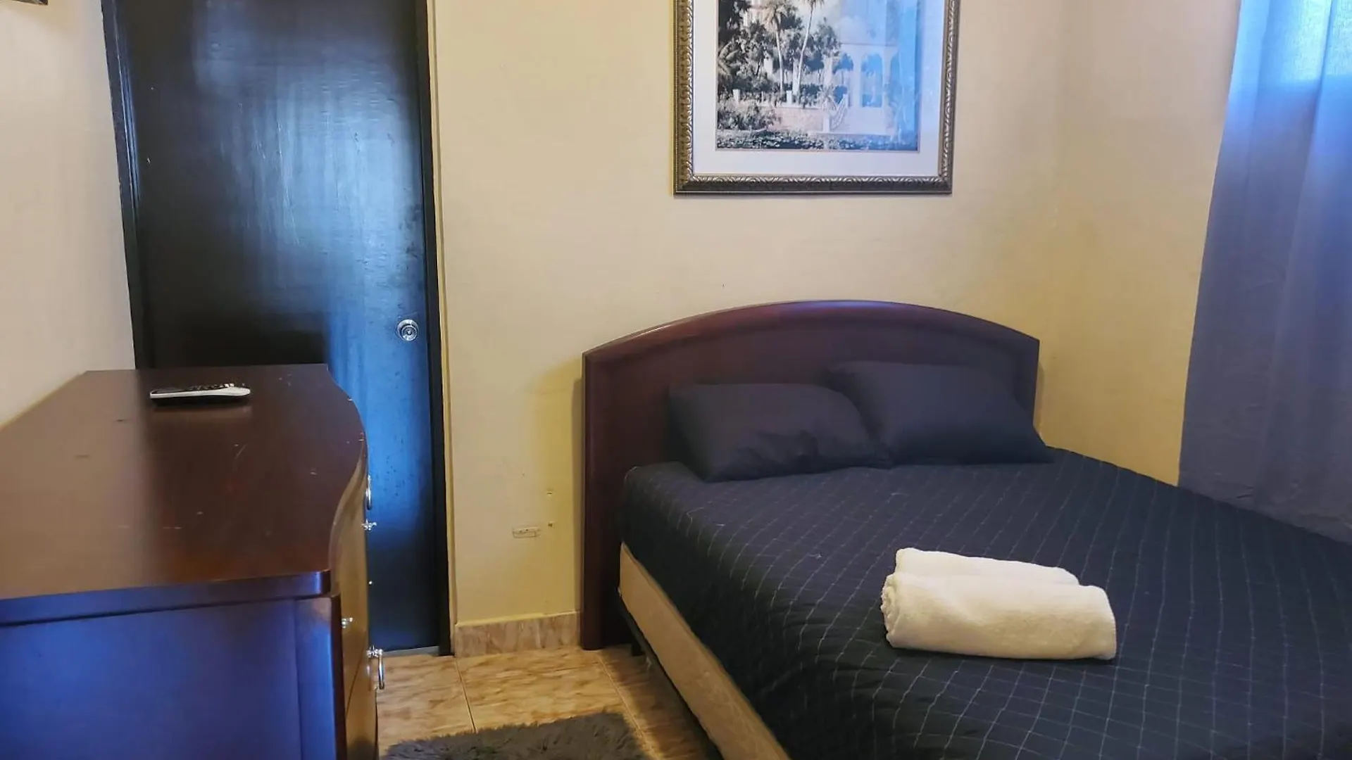 Del Valle Central Casa Near Trendy Calle Loiza- One Bedroom With Queen San Juan Puerto Rico