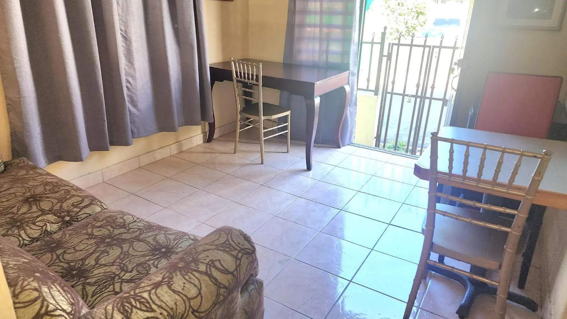 Del Valle Central Casa Near Trendy Calle Loiza- One Bedroom With Queen San Juan Apartment