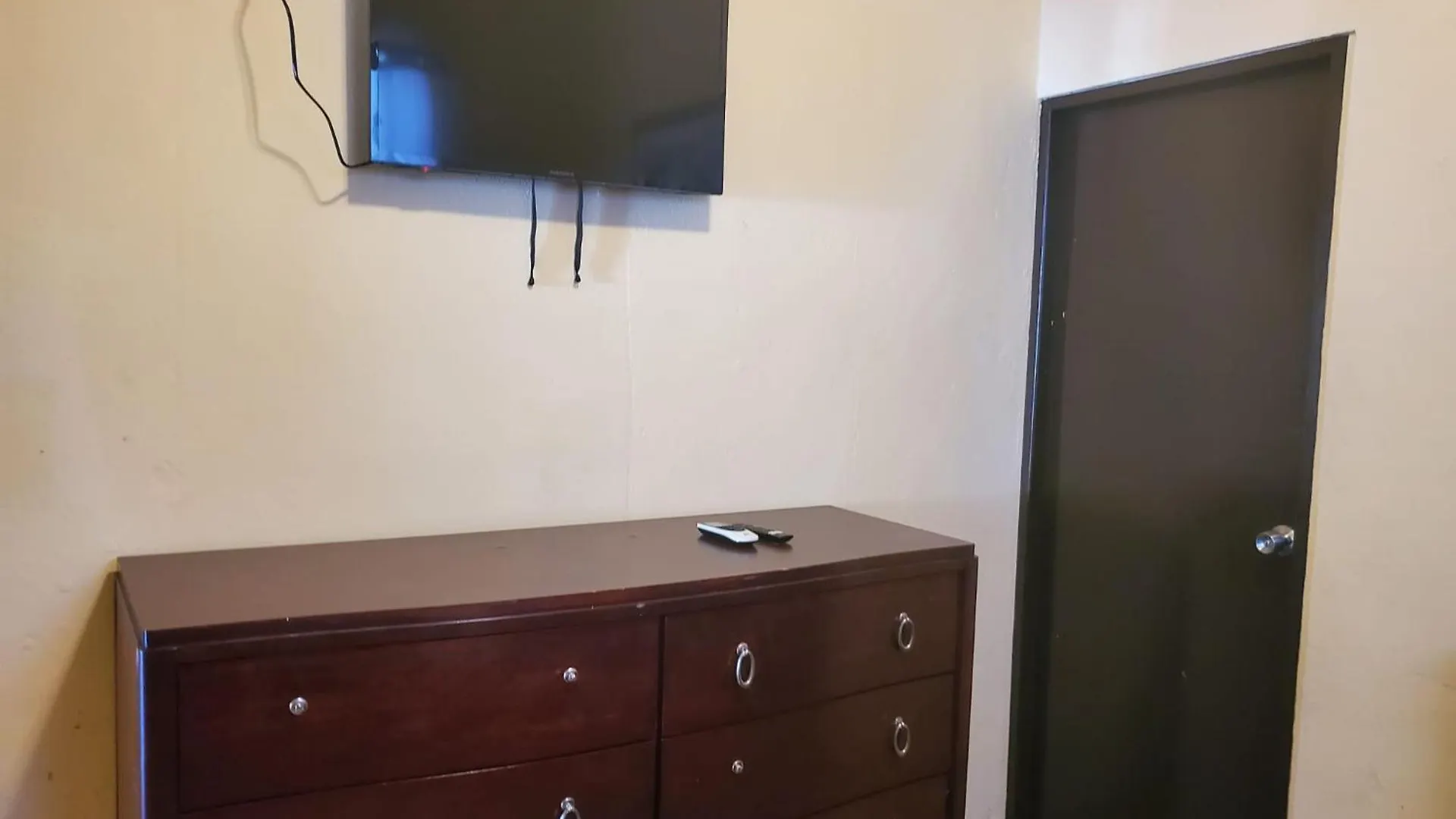 Del Valle Central Casa Near Trendy Calle Loiza- One Bedroom With Queen San Juan 0*,