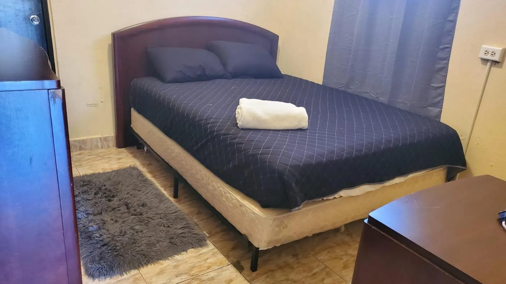 Apartment Del Valle Central Casa Near Trendy Calle Loiza- One Bedroom With Queen San Juan