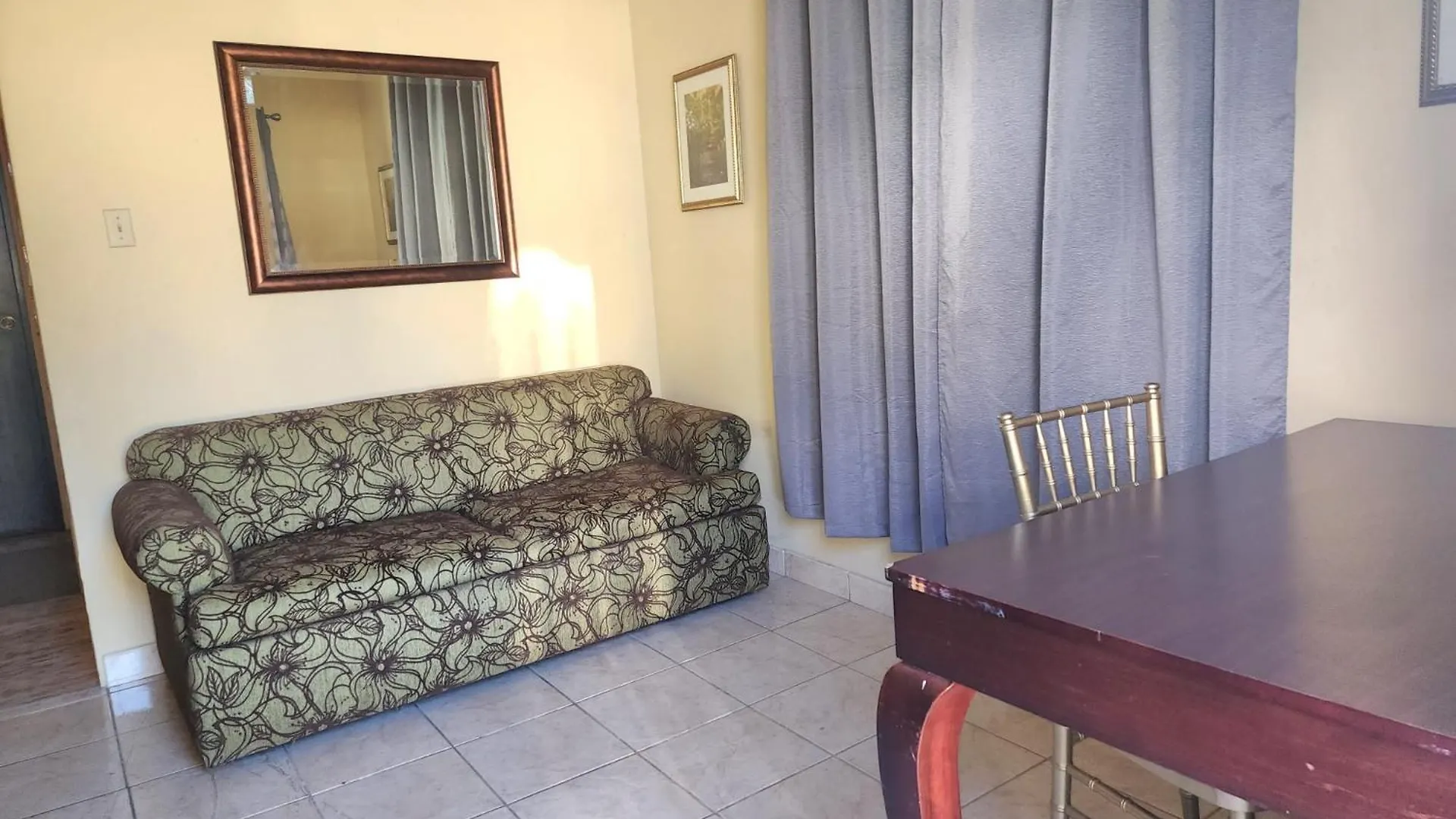 Del Valle Central Casa Near Trendy Calle Loiza- One Bedroom With Queen San Juan